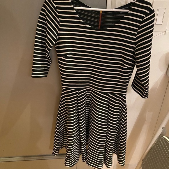 French Connection Black and White Stripe Suki Fit & Flare - Picture 4 of 6